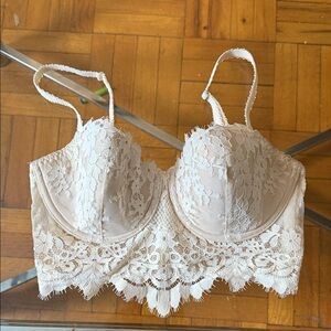 Victoria’s Secret Elegant Lace Bralette in Cream